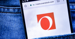 米通販大手Overstock、ブロックチェーン企業銀行プラットフォームに出資｜仮想通貨カストディ強化へ
