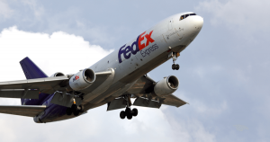 航空貨物輸送大手FedEX、ブロックチェーン利用義務付けを訴える