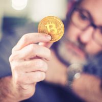 懐疑論から一転、米サブカルメディア創設者がビットコインとChainlink(LINK)購入へ