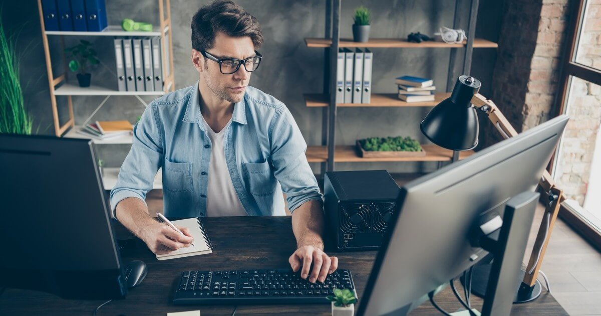 仮想通貨の開発者が急減のデータ、AIへ流出か？　要因探る